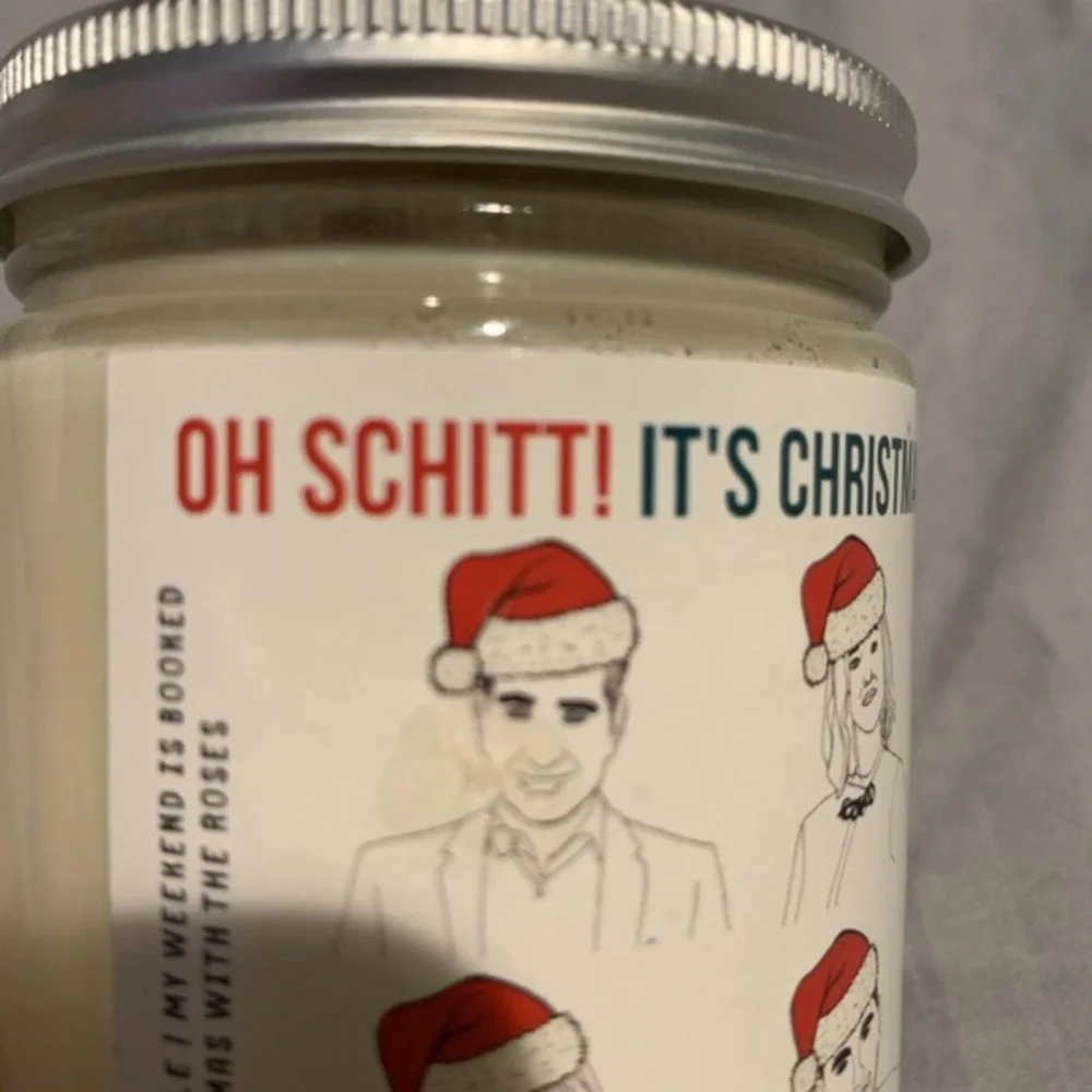 SCHITT'S CREEK CHRISTMAS‎ CANDLE. Christmas With The Roses. 8 oz SOY Clove/cinna